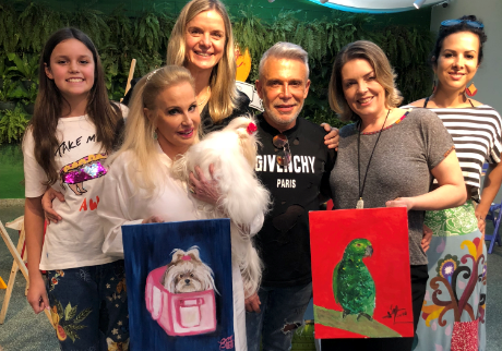 Artista mirim ensina a pintar telas durante o DW! no It Pet Shop 